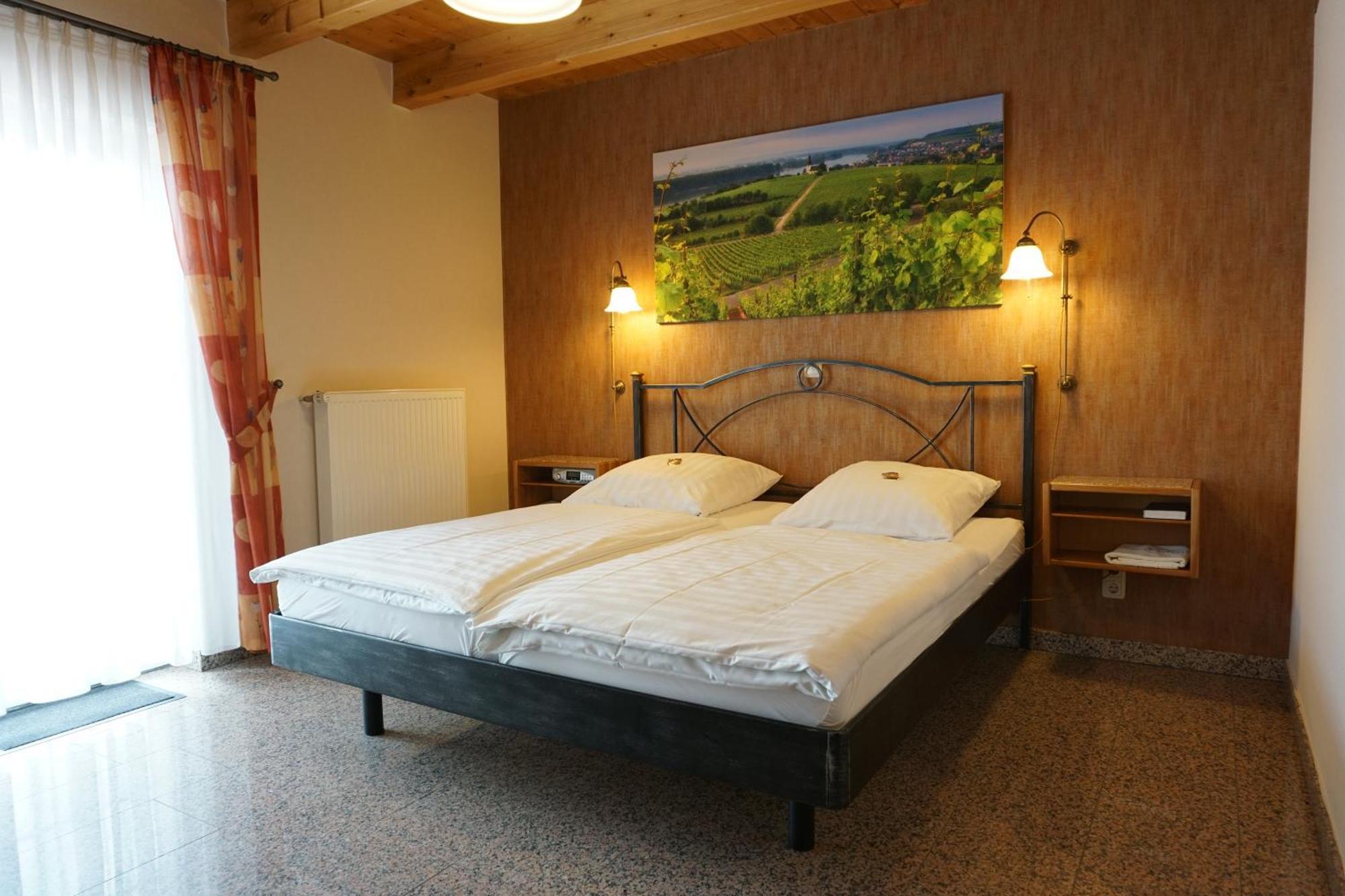 Weingut & Gaestehaus Julianenhof Nierstein Exterior photo